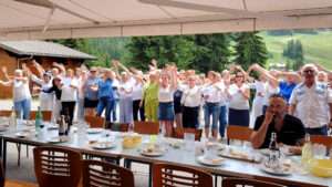 Un déjeuner en plein air au centre La Ruche La Salle